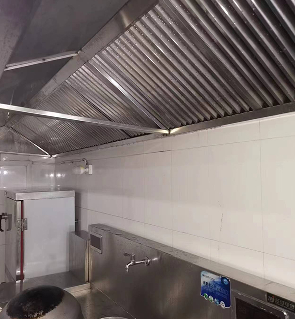 襄陽市某交警隊(duì)排油煙設(shè)備清洗