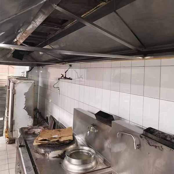 襄陽二汽某工廠排油煙設(shè)備清洗