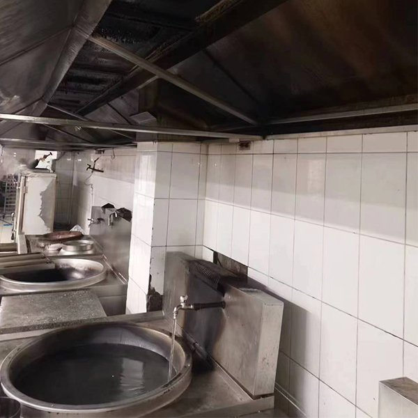 襄陽二汽某工廠排油煙設(shè)備清洗