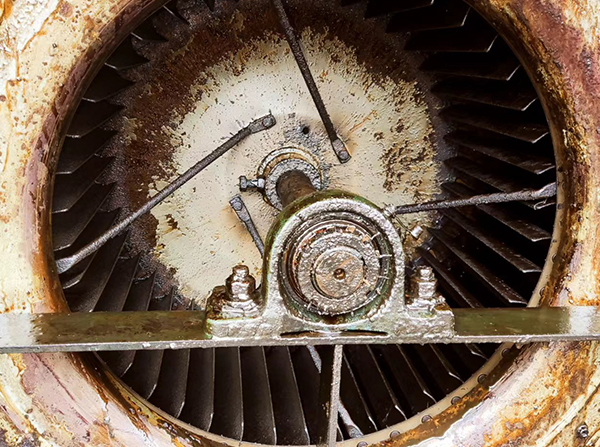 襄陽(yáng)某工廠(chǎng)排油煙設(shè)備清洗